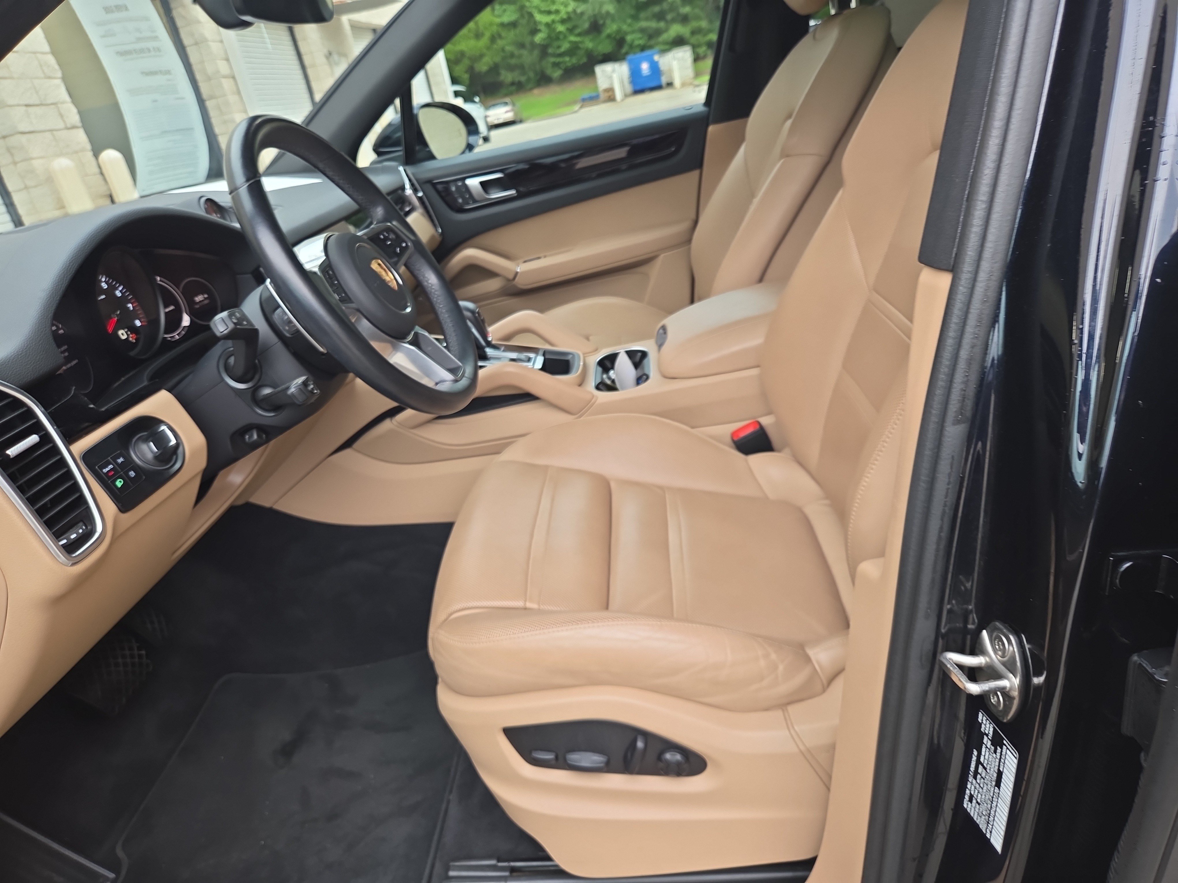 Used 2022 Porsche Cayenne Platinum Edition AWD/4WD image 5