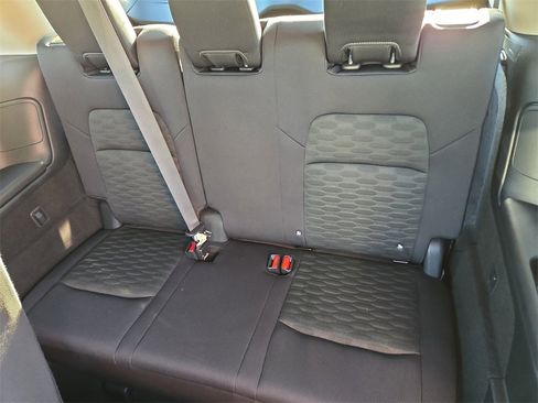 Used 2023 Nissan Pathfinder S image 15