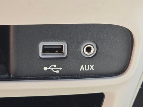 Used 2020 Chrysler Pacifica Touring FWD image 10