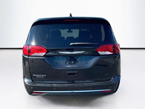 Used 2018 Chrysler Pacifica Touring Plus w/ Tire & Wheel Group FWD image 7