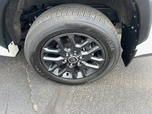 Used 2023 Toyota Sequoia Platinum image 8