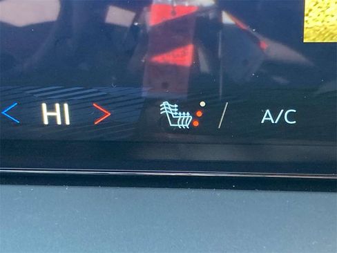 New 2025 Chevrolet Traverse LT w/ LPO, Floor Liner Package image 21