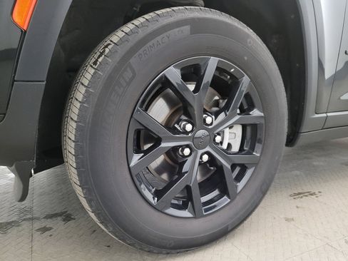 Used 2024 Jeep Grand Cherokee L Laredo image 31