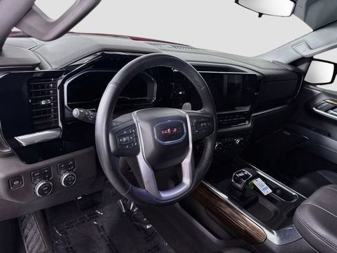 Used 2025 GMC Sierra 1500 Elevation w/ Elevation Premium Package AWD/4WD image 9