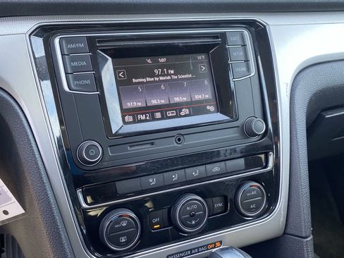 Used 2016 Volkswagen Passat 1.8T S image 33