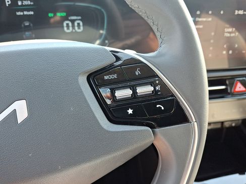 Used 2023 Kia Niro EX FWD image 21