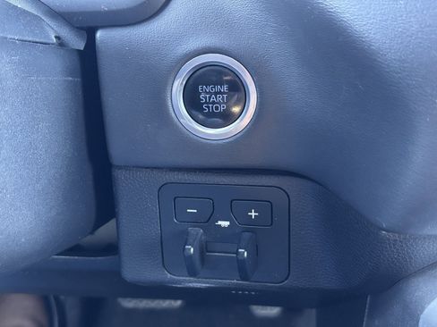 Used 2022 Toyota Tundra Platinum image 8