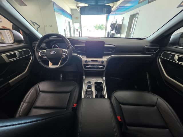 Used 2023 Ford Explorer XLT w/ Equipment Group 202A AWD/4WD image 21