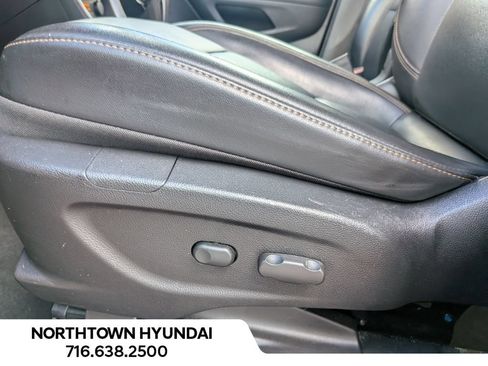 Used 2021 Chevrolet Trax LT w/ Premium Seat Package AWD/4WD image 28