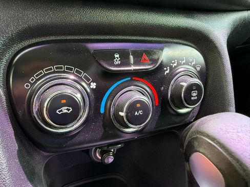 Used 2013 Dodge Dart SXT FWD image 34