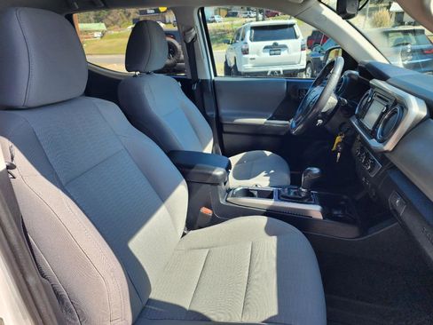 Used 2019 Toyota Tacoma SR5 image 12