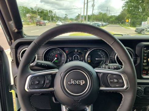 Used 2023 Jeep Wrangler Unlimited Sahara AWD/4WD image 17