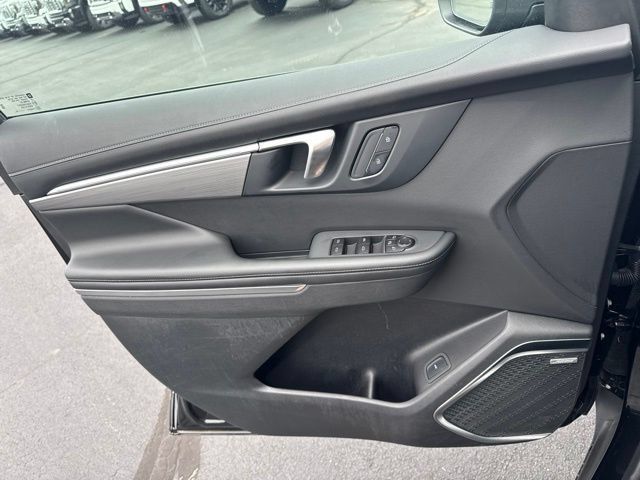 Used 2025 Buick Enclave Preferred FWD image 17
