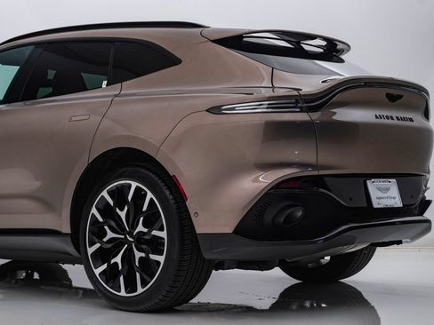 Used 2023 Aston Martin DBX AWD/4WD image 11
