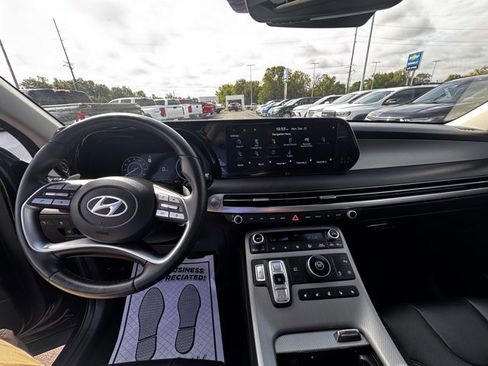 Used 2024 Hyundai Palisade SEL w/ Premium Package image 16