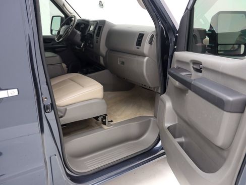 Used 2016 Nissan NV 3500 SL RWD image 15