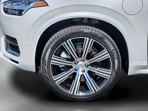 Certified 2025 Volvo XC90 T8 Plus w/ Protection Package Premier image 34