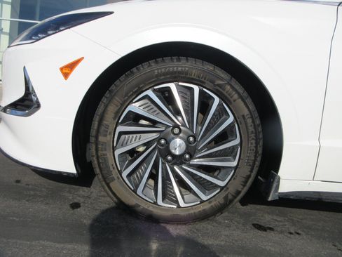 Used 2020 Hyundai Sonata Limited FWD image 17