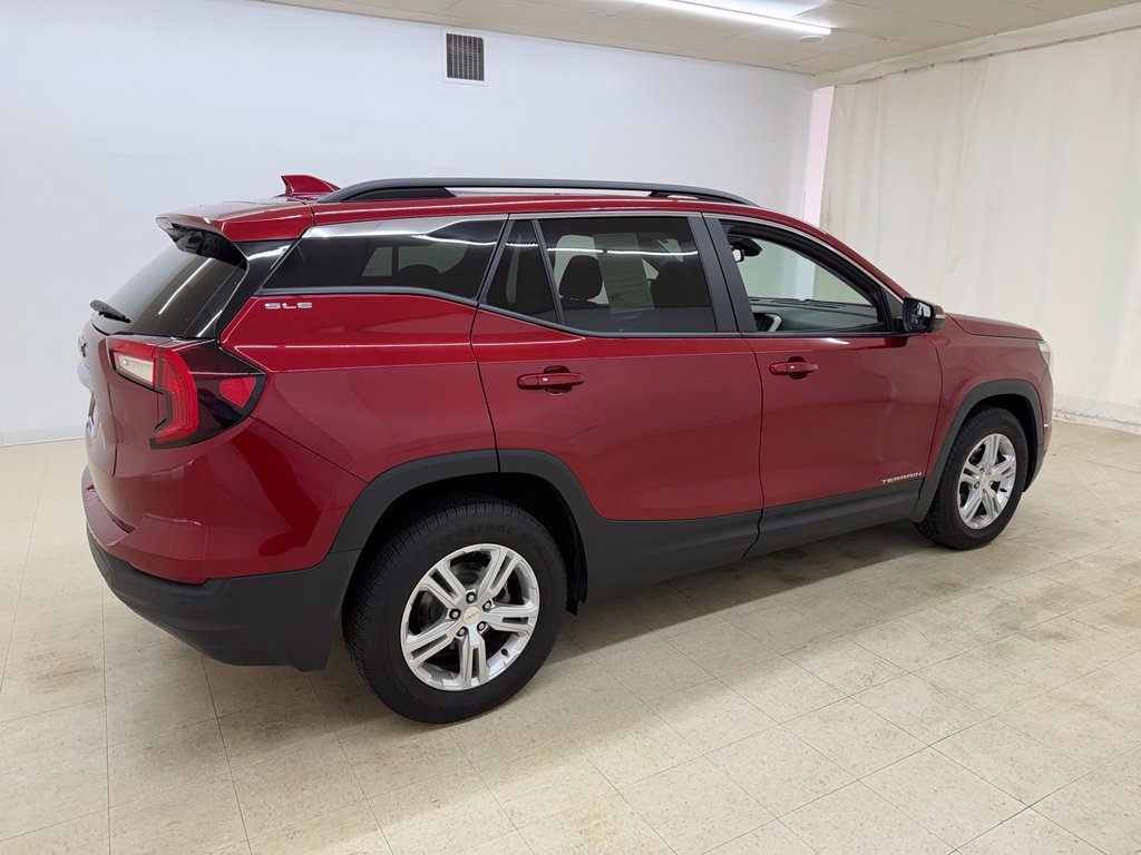 Used 2022 GMC Terrain SLE w/ Driver Convenience Package FWD image 6