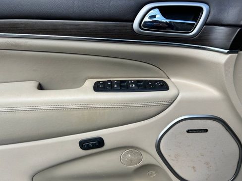 Used 2018 Jeep Grand Cherokee Overland AWD/4WD image 15