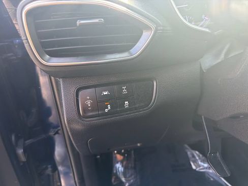 Used 2019 Hyundai Santa Fe SE AWD/4WD image 25