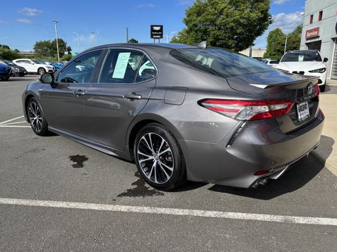 Used 2019 Toyota Camry SE w/ Audio Package FWD image 5