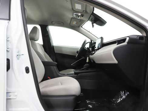 Used 2026 Toyota Corolla Cross L image 11