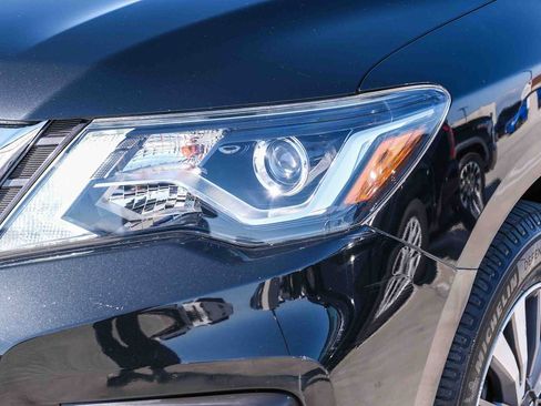 Used 2020 Nissan Pathfinder S FWD image 12