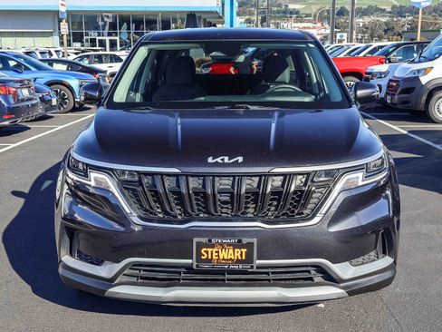 Used 2024 Kia Carnival LX image 17