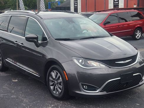 Used 2019 Chrysler Pacifica Touring-L FWD image 8