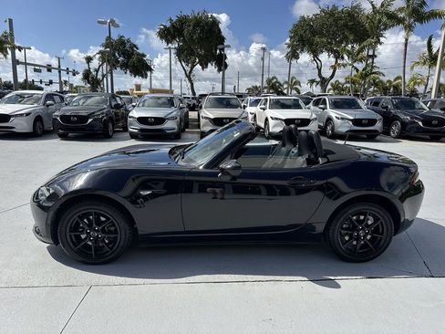 Used 2020 MAZDA MX-5 Miata Sport RWD image 11