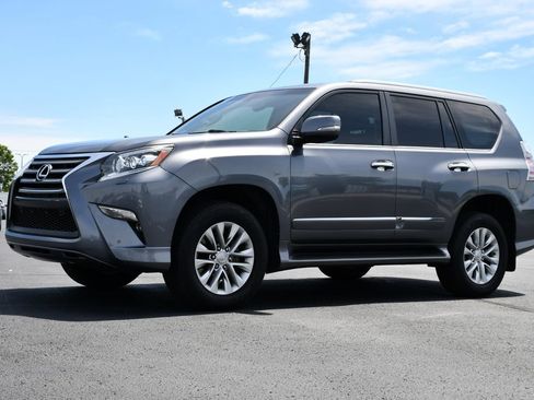 Used 2016 Lexus GX 460 w/ Premium Package AWD/4WD image 3