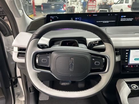 New 2026 Lincoln Navigator L Black Label AWD/4WD image 15