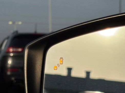 Certified 2020 Nissan Versa SV w/ Trunk Package image 12