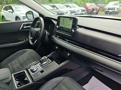 Used 2024 Mitsubishi Outlander SE AWD/4WD image 12
