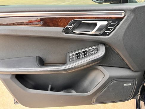 Used 2015 Porsche Macan Turbo image 8