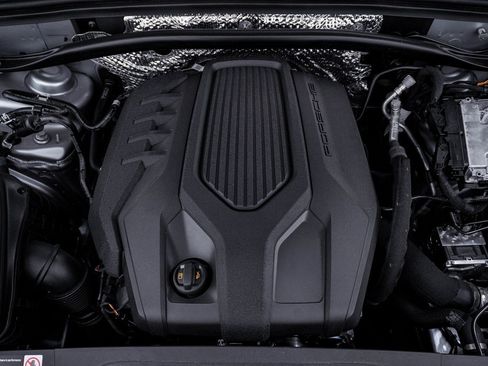 Certified 2025 Porsche Macan image 29