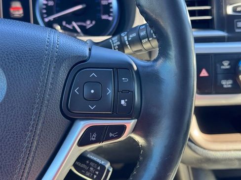 Used 2017 Toyota Highlander Limited image 33