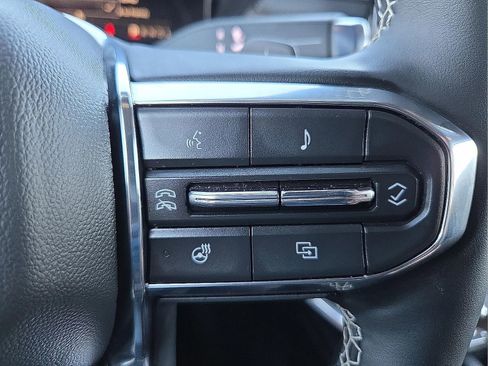 Used 2025 GMC Acadia Denali image 17