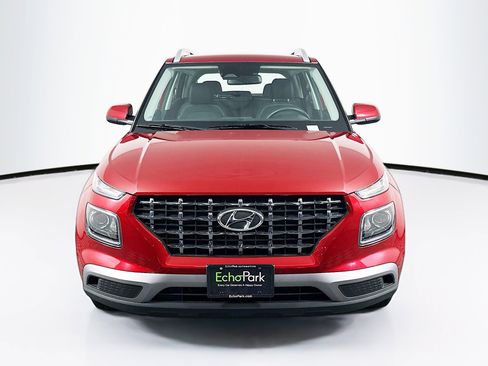 Used 2025 Hyundai Venue SEL FWD image 2