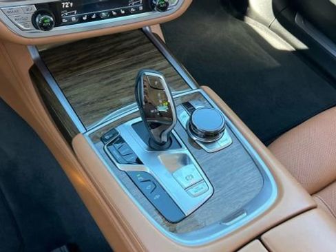 Used 2018 BMW 740i image 41