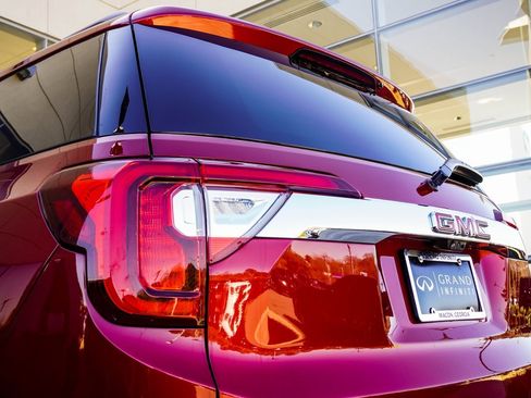 Used 2023 GMC Acadia Denali w/ Denali Ultimate Package image 11