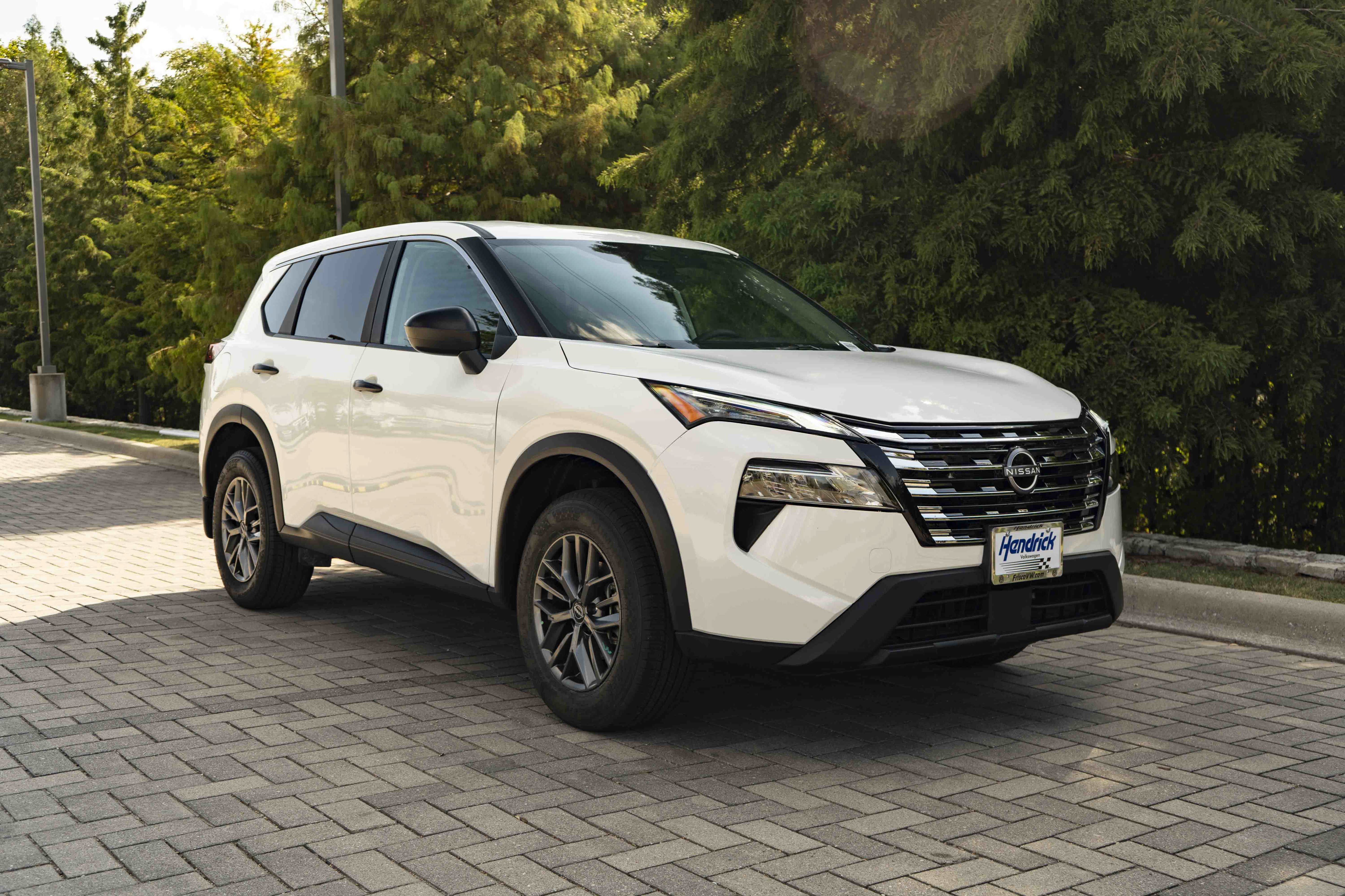 Used 2025 Nissan Rogue S FWD image 4