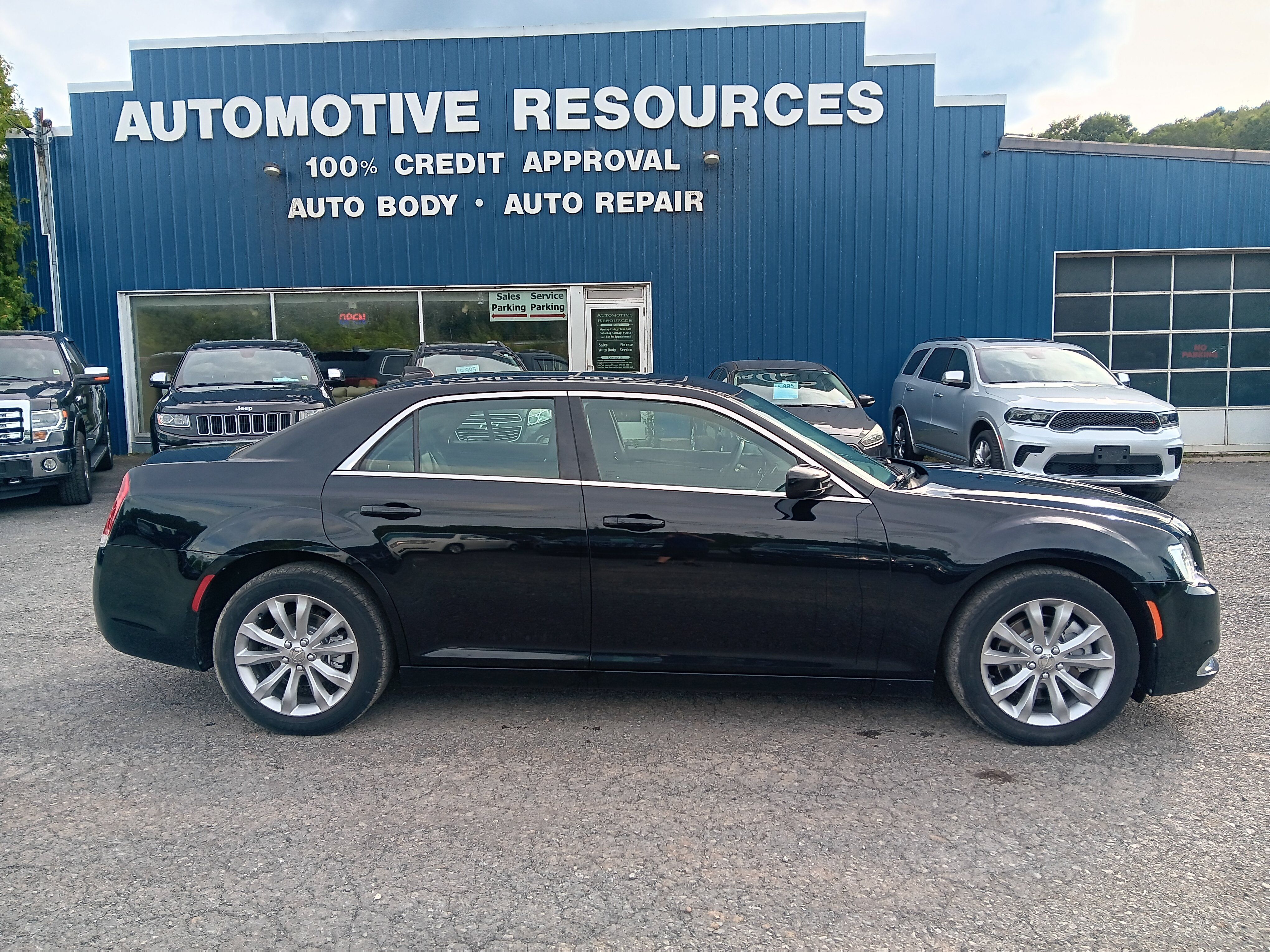 Used 2016 Chrysler 300 Limited w/ Driver Convenience Group AWD/4WD image 6