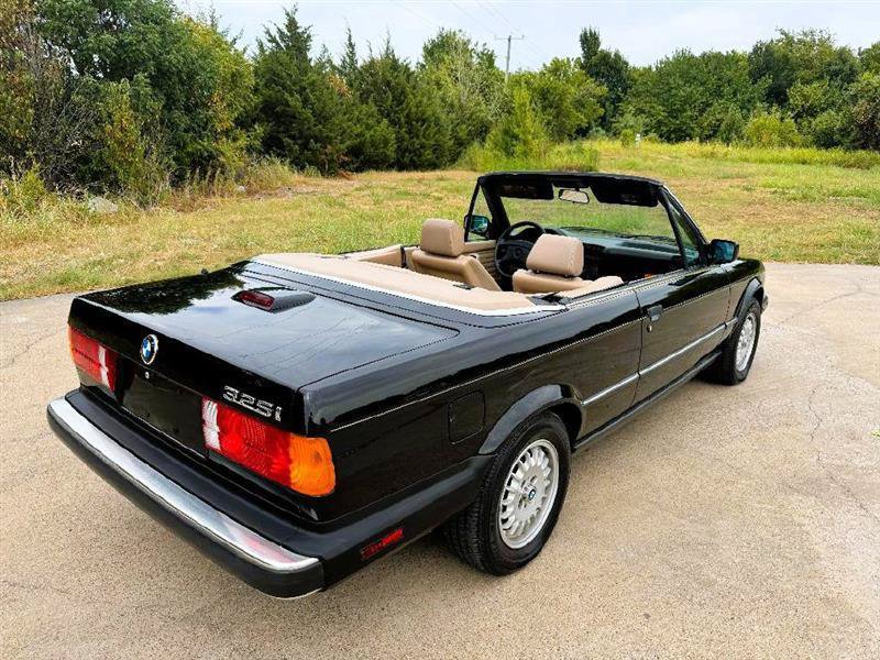 Used 1991 BMW 325i Convertible RWD image 16