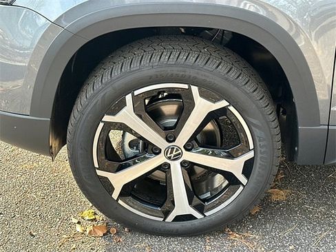 New 2026 Volkswagen Taos SEL image 11