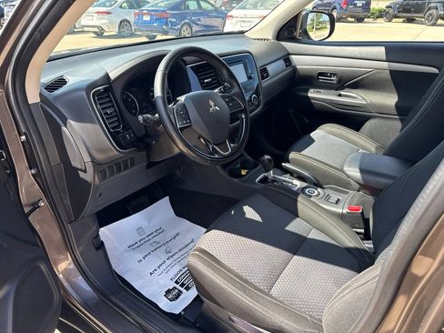 Used 2016 Mitsubishi Outlander SE AWD/4WD image 8