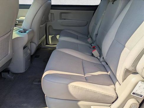 Used 2019 Kia Sedona LX image 16