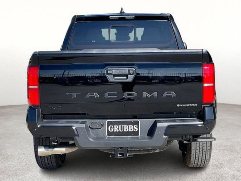 Used 2025 Toyota Tacoma TRD Sport w/ TRD Sport Upgrade Package image 7