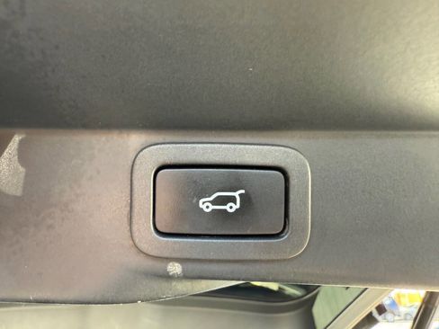 Used 2018 Land Rover Range Rover Sport HSE image 46